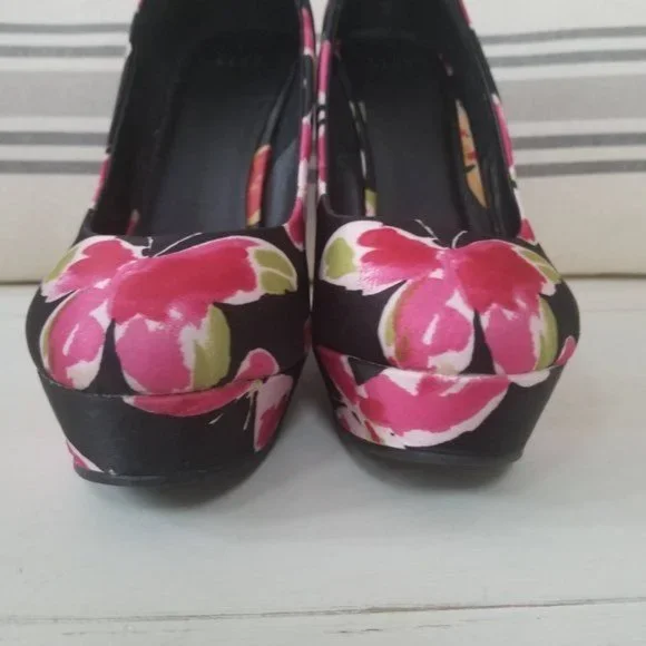 Elle Platform Wedges in Floral Motif Size 9.5 - Picture 6 of 12
